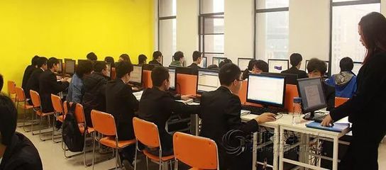 重慶推出300個免費無人機駕駛員培訓(xùn)名額，軟件開發(fā)人才新機遇